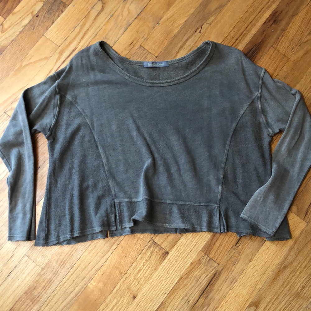 Crop cut sweater/sweatshirt